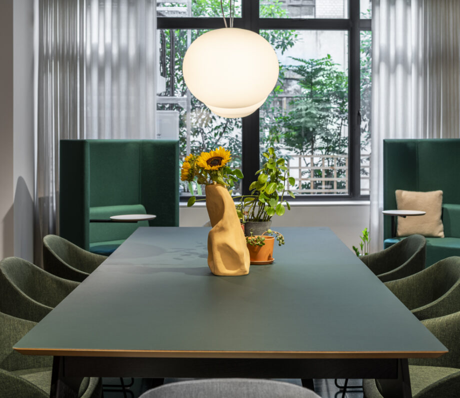 Why choosing the right meeting room table and chairs is crucial for your business